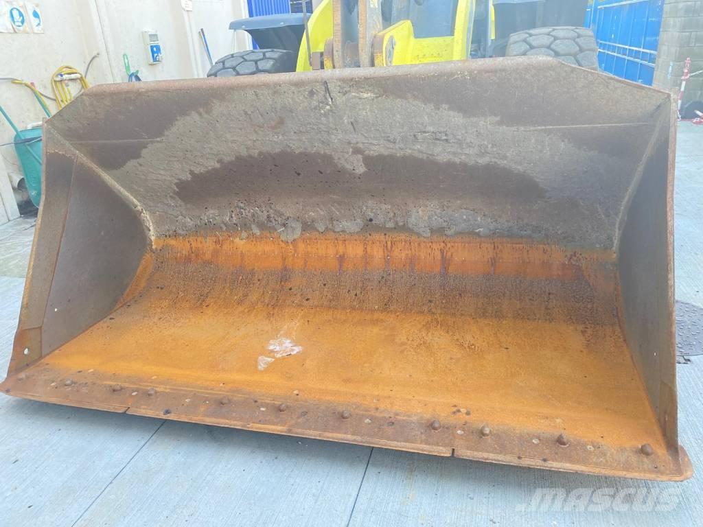 CASE 821G Pyöräkuormaajat