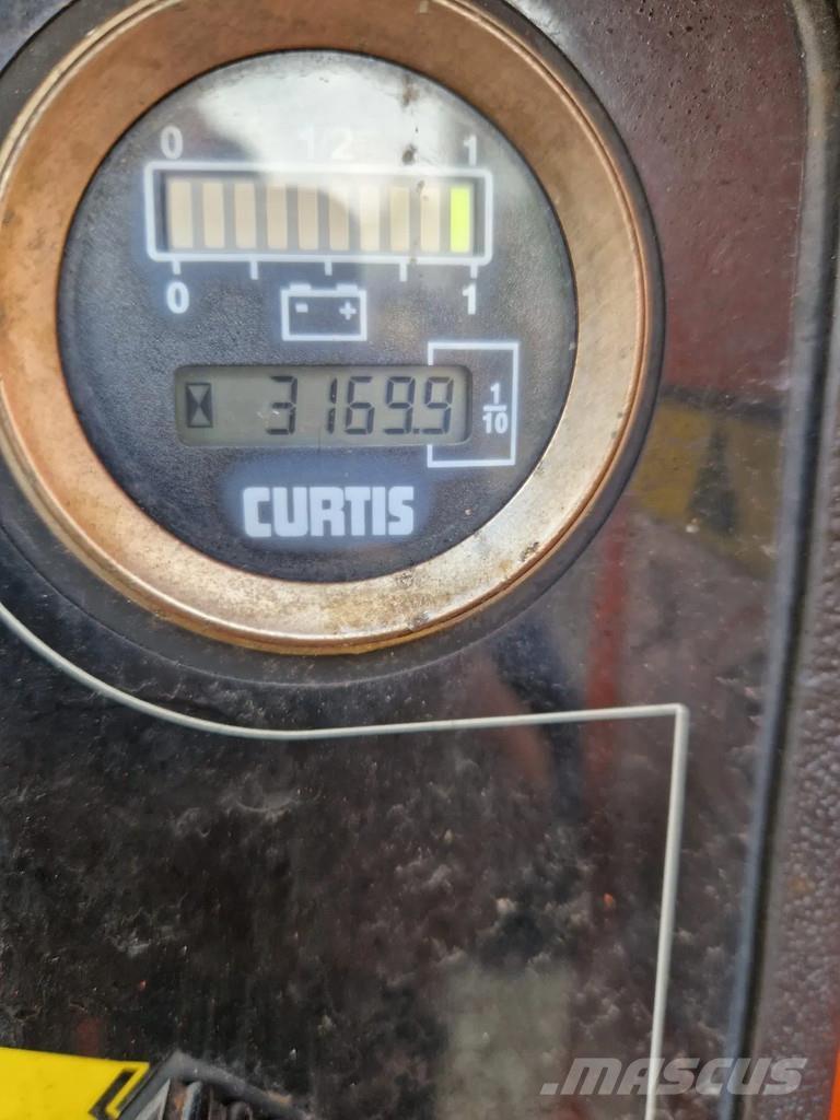 JLG E600 Kuukulkijat