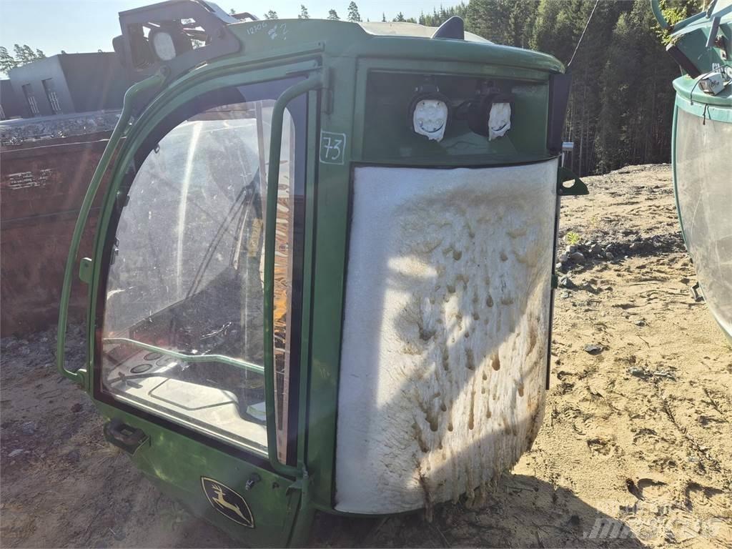 John Deere 1270G Ohjaamo ja sisusta