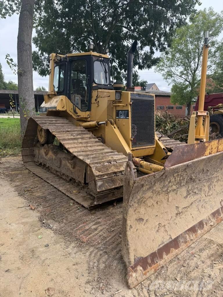 CAT D5H Telaketjupuskutraktorit