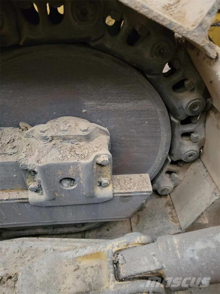 CAT D7G2 Telaketjupuskutraktorit