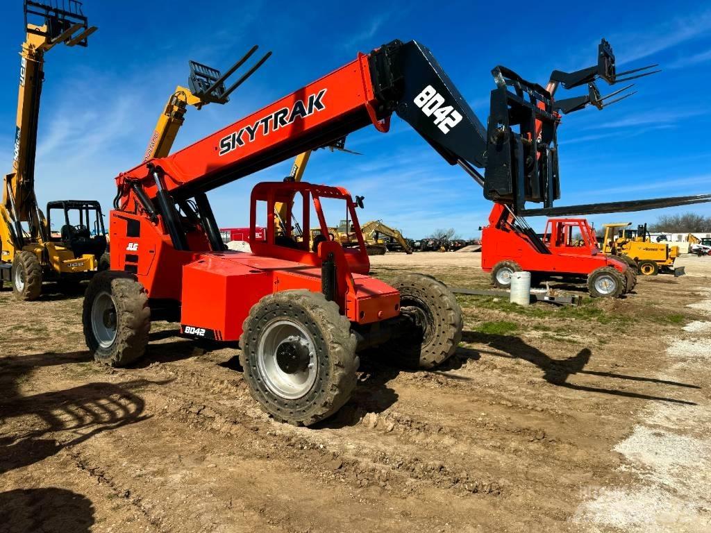SkyTrak 8042 Kurottajat