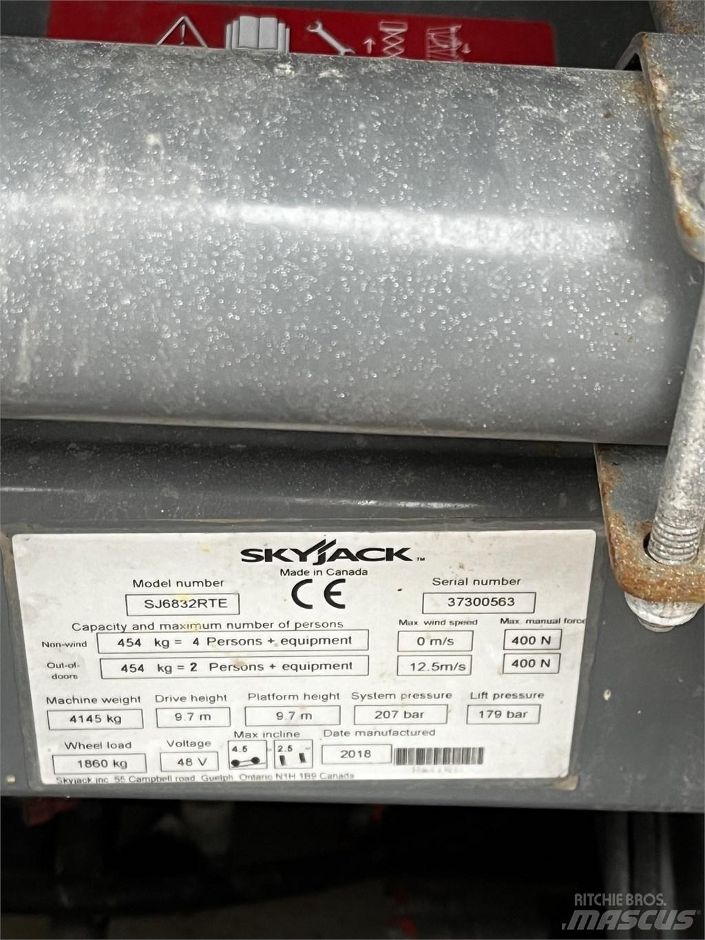 SkyJack SJ 6832 RTE Saksilavat