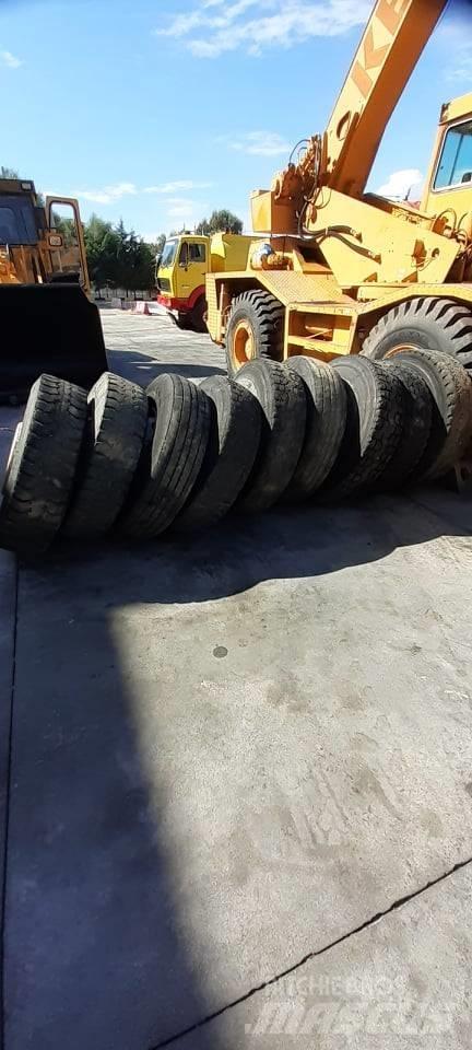 Bridgestone 13R22.5 Renkaat ja vanteet