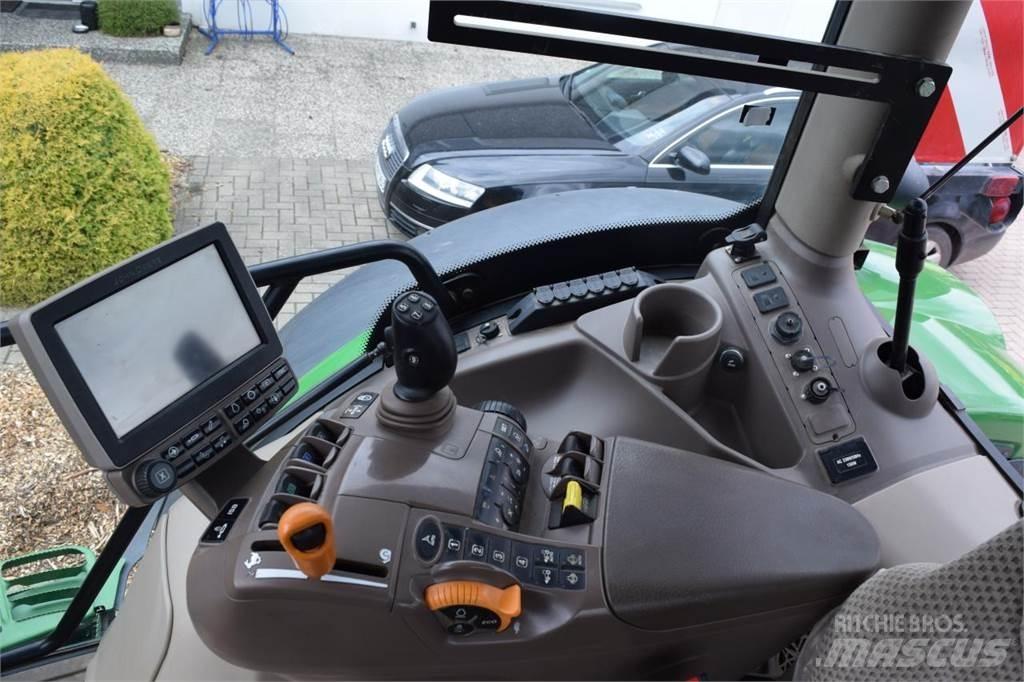 John Deere 6215 R Traktorit