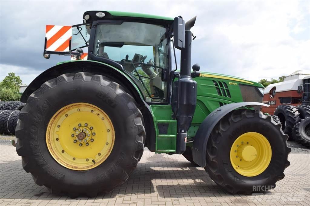 John Deere 6215 R Traktorit
