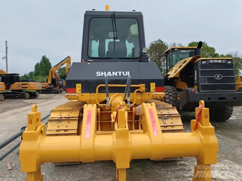 Shantui D16 Telaketjupuskutraktorit