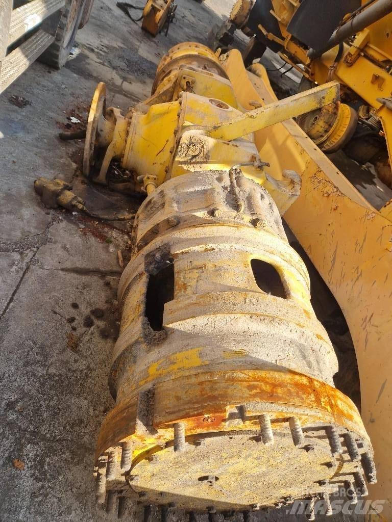 Komatsu KWA 055HD-4 Akselit
