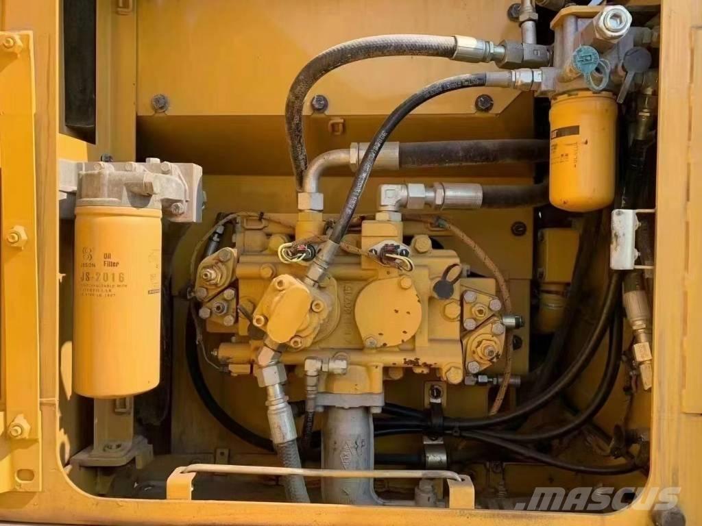 CAT CAT318D Telakaivukoneet