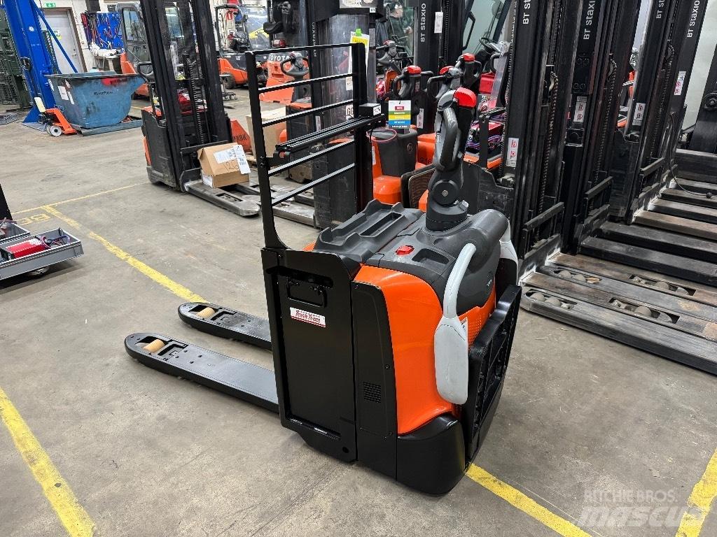 Toyota LPE220 Lavansiirtotrukit ajotasolla