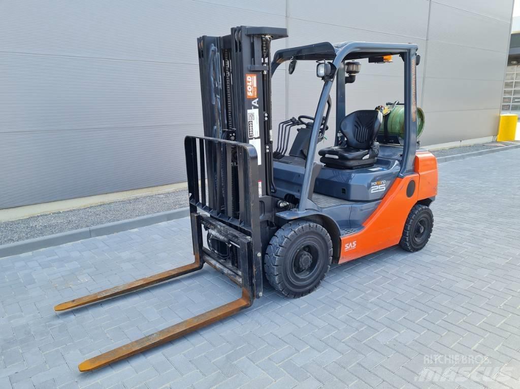 Toyota 02-8 FG F 25 Nestekaasutrukit