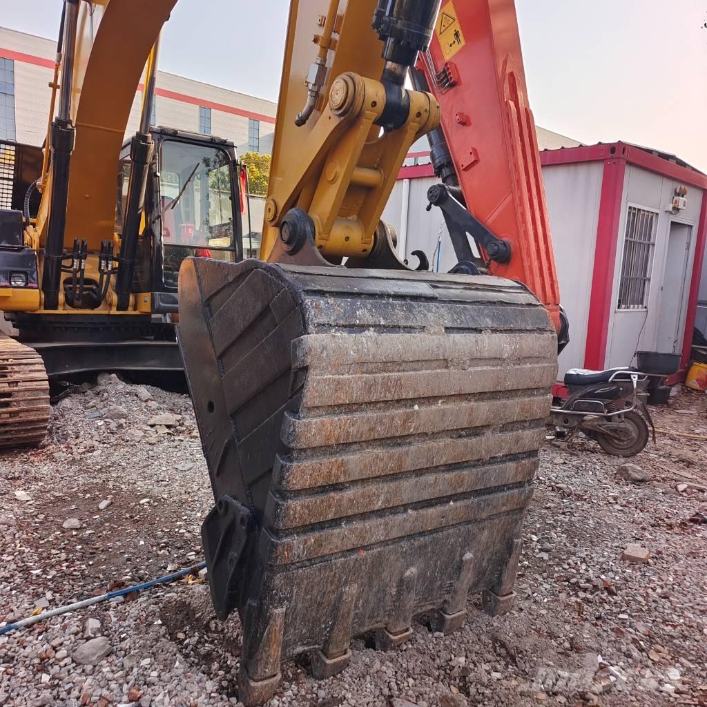 CAT 325 D Telakaivukoneet