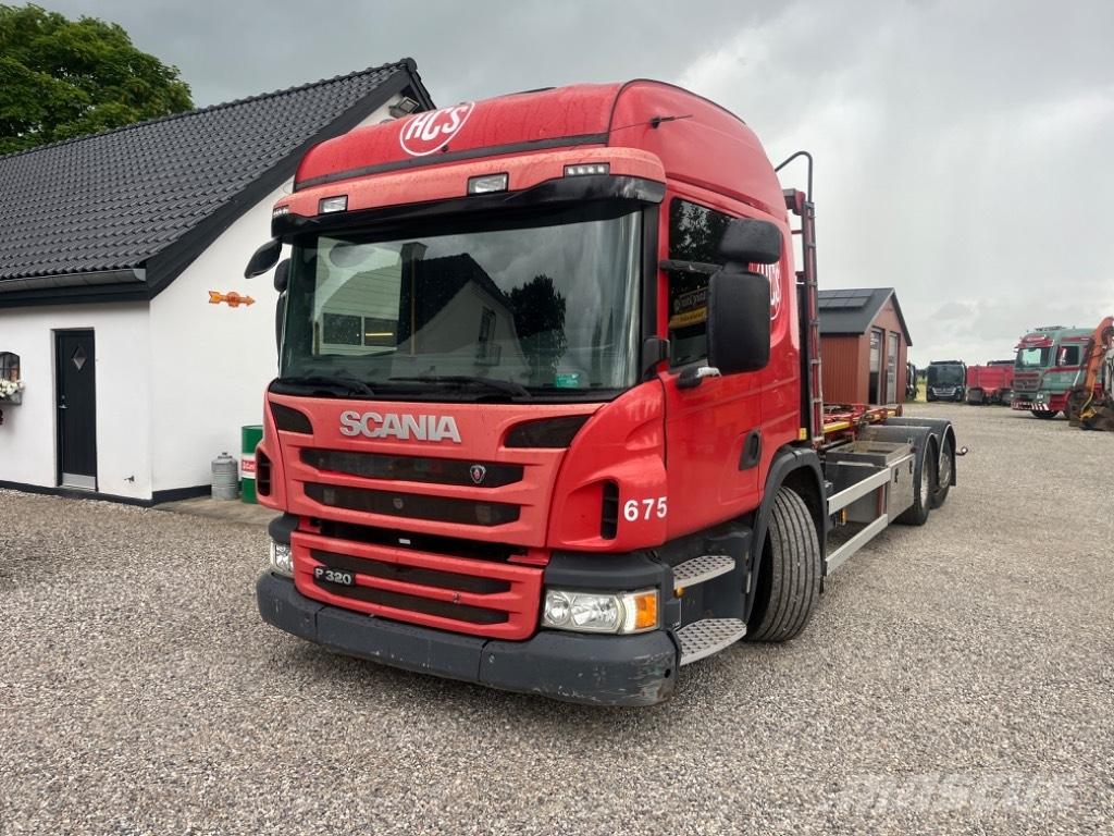 Scania P 320 Koukkulava kuorma-autot