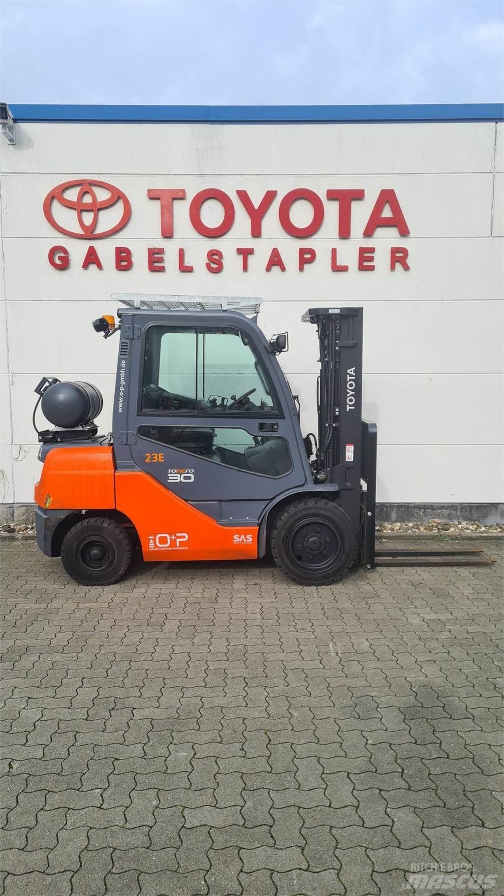 Toyota 02-8FGF30 Nestekaasutrukit