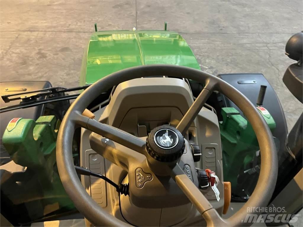 John Deere 6100M Traktorit