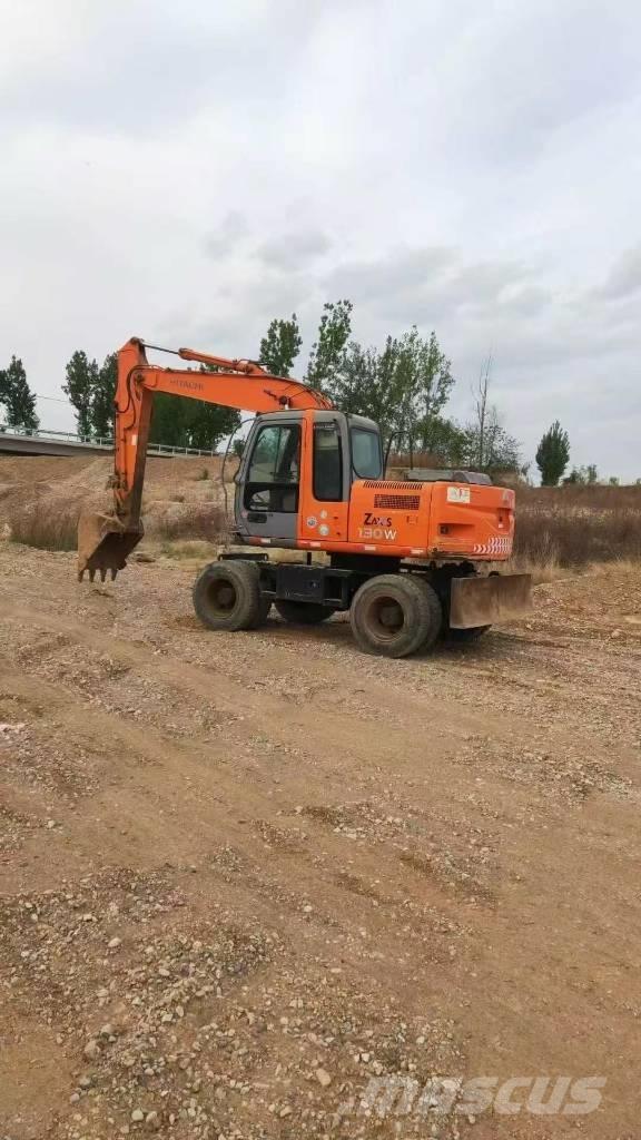 Hitachi ZX130W Pyöräkaivukoneet