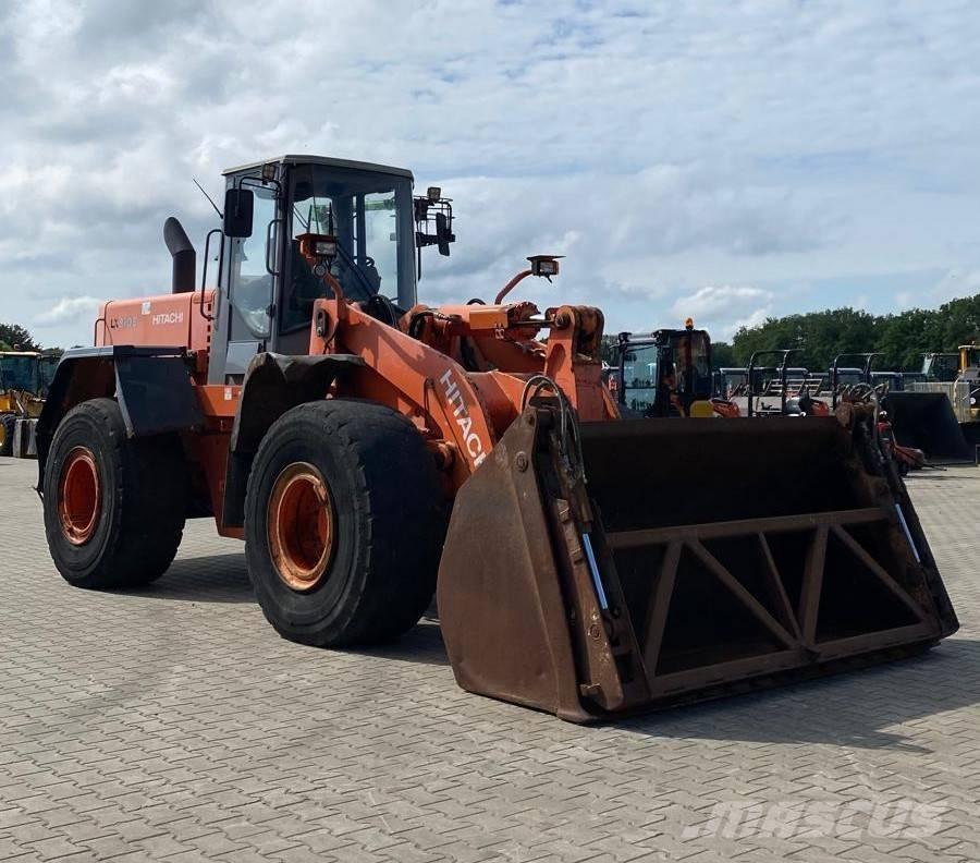 Hitachi LX 210 E Pyöräkuormaajat
