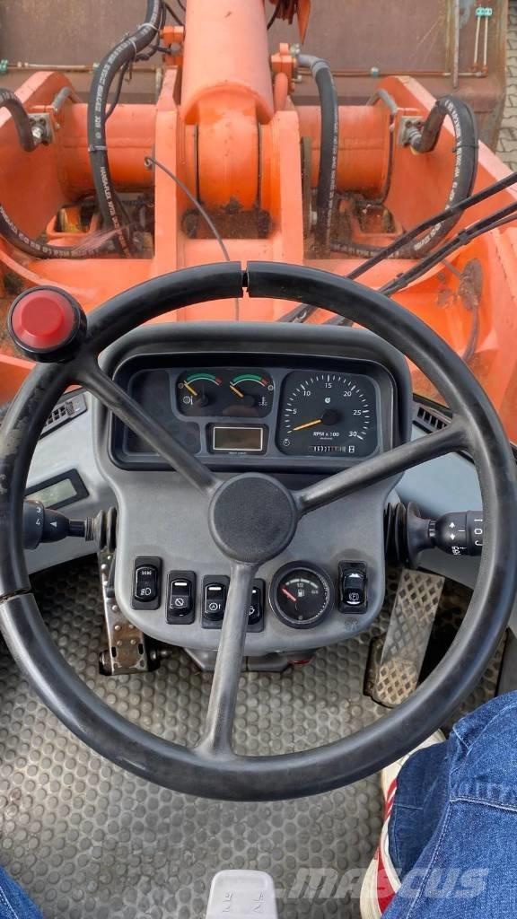 Hitachi LX 210 E Pyöräkuormaajat