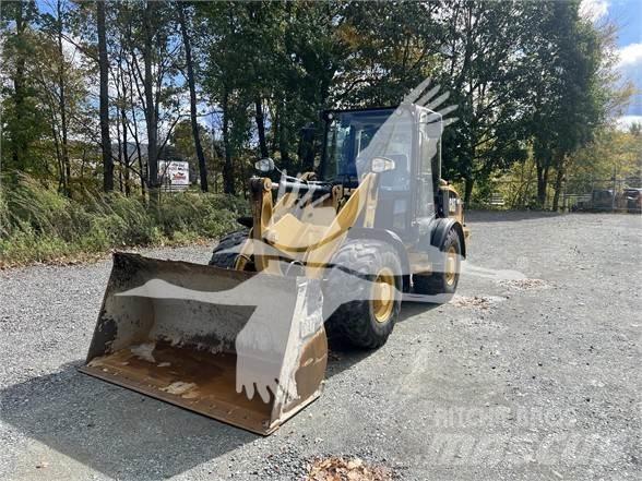 CAT 906M Pyöräkuormaajat