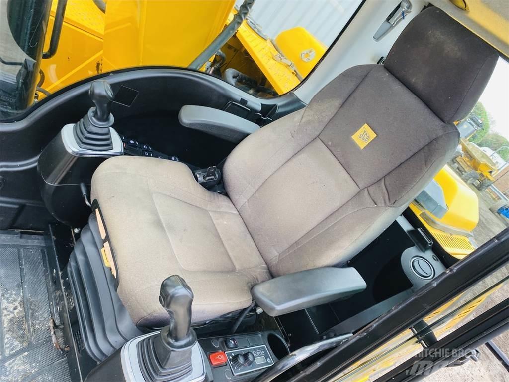 JCB JS130LC Telakaivukoneet