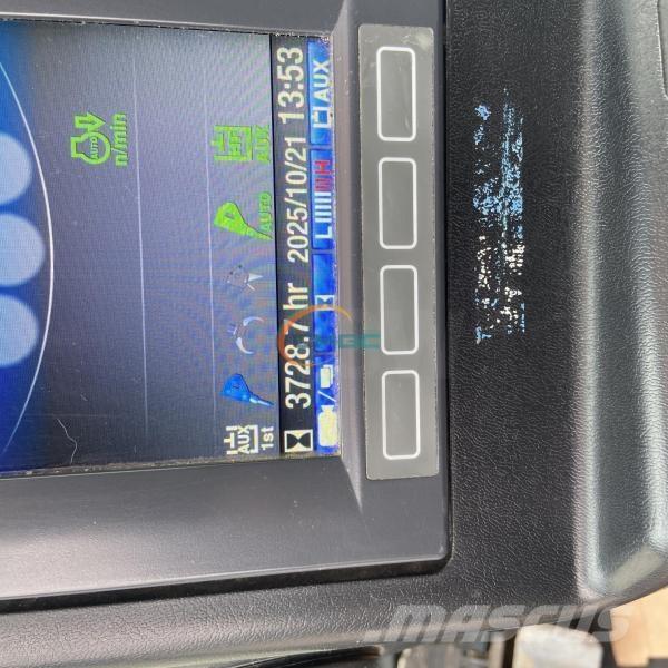 Takeuchi TB215R Pyöräkaivukoneet