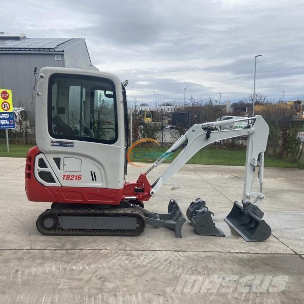 Takeuchi TB216 Pyöräkaivukoneet