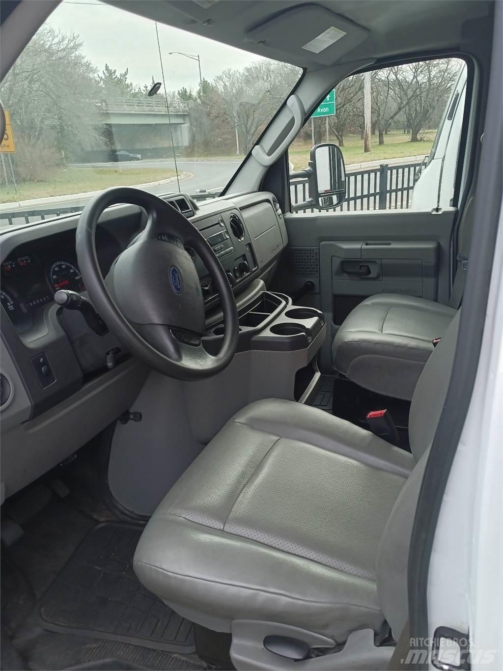 Ford E350 Umpikorikuorma-autot