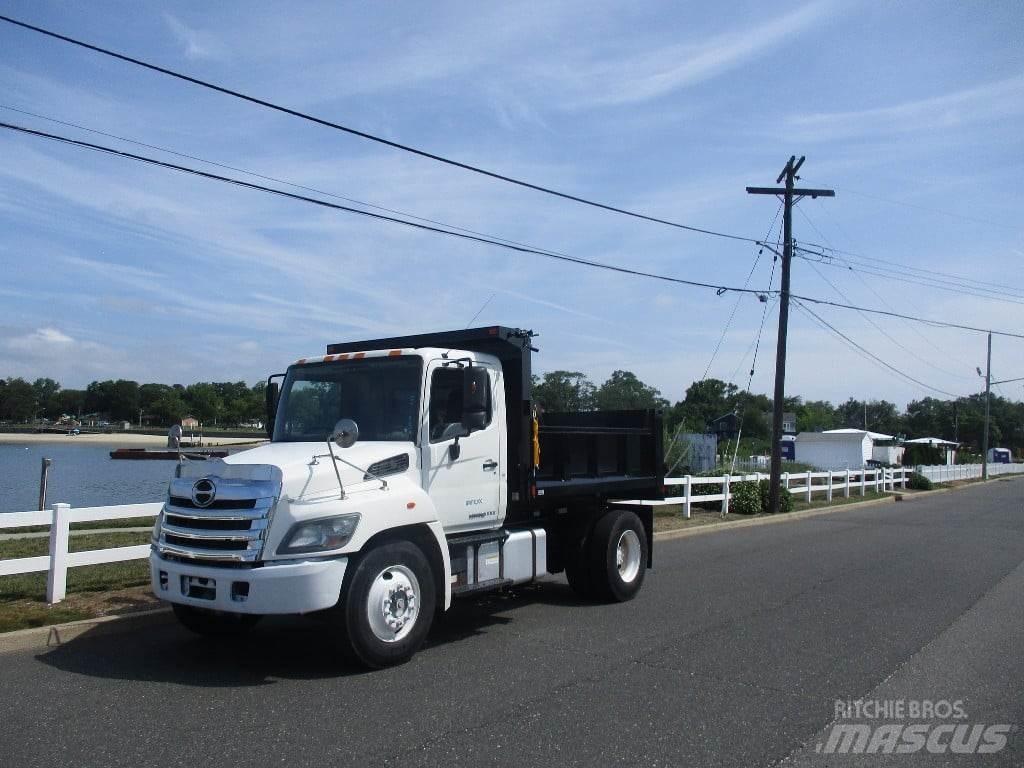 Hino 338 Sora- ja kippiautot