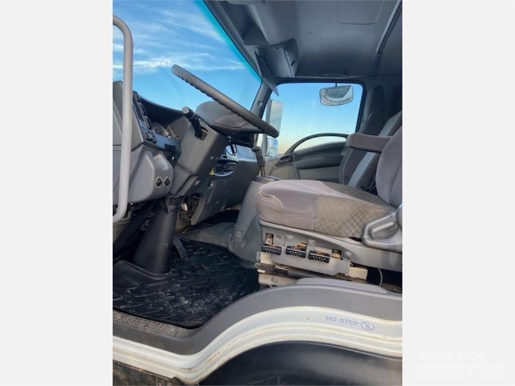 Isuzu FTR Umpikorikuorma-autot
