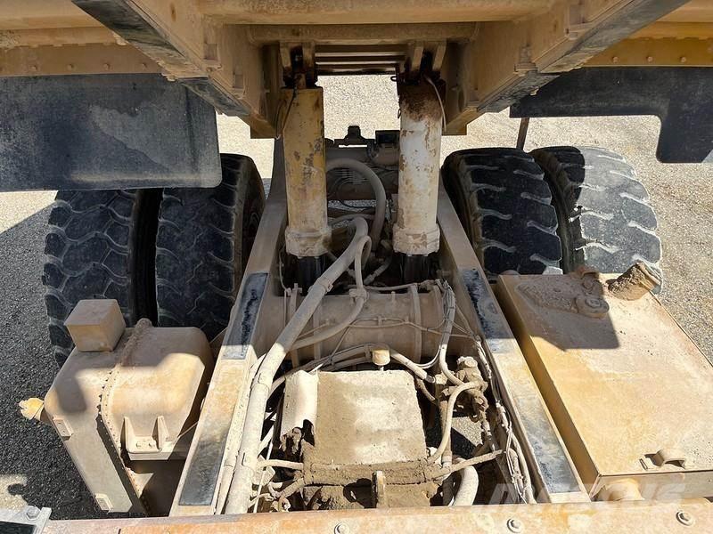 CAT 771D Maansiirtoautot