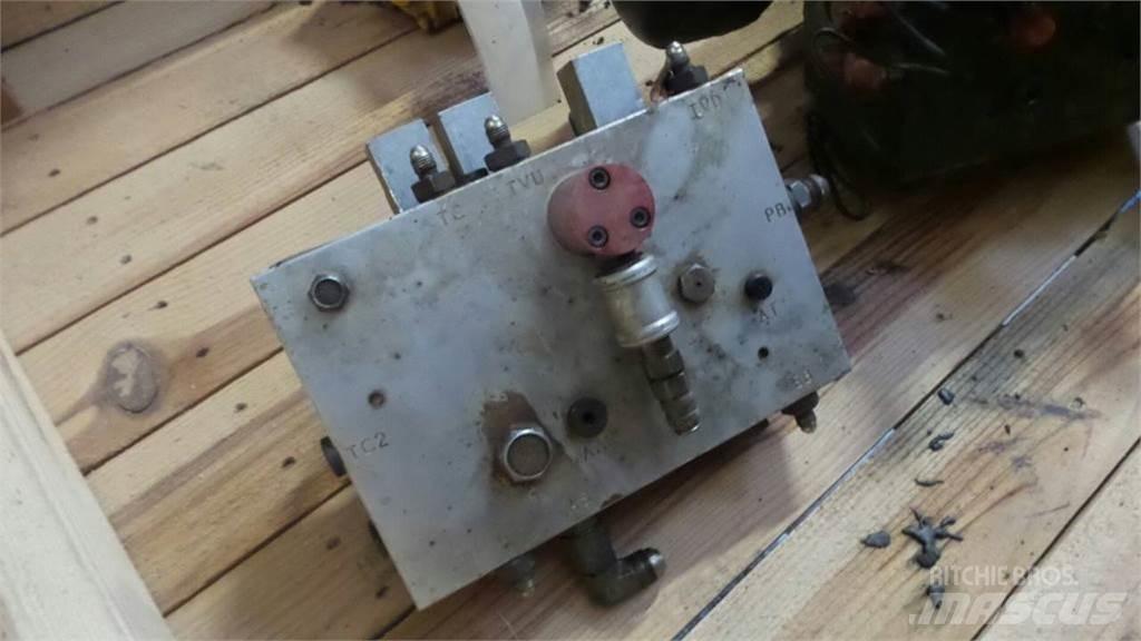 Bell B30D Ohjaamo ja sisusta