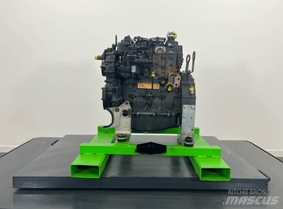 CASE 221E Moottorit