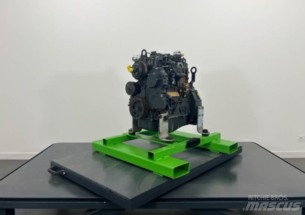 CASE 221E Moottorit