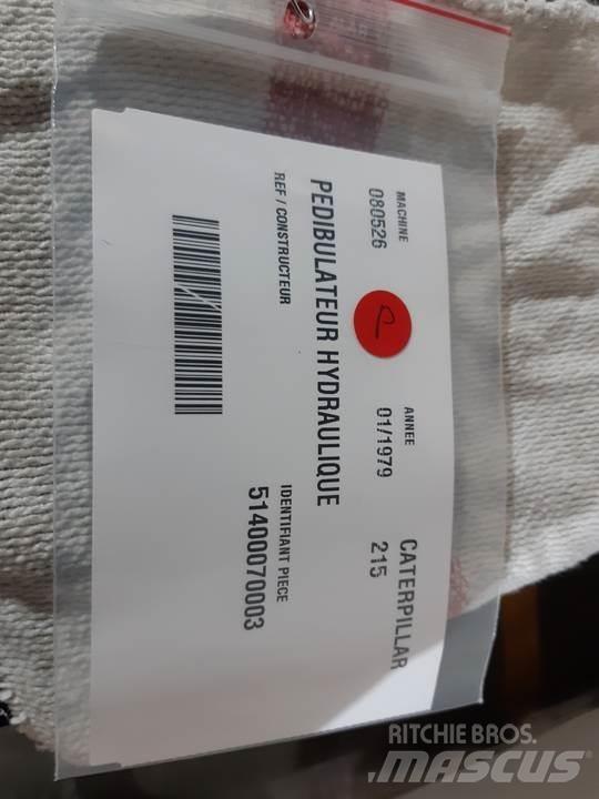 CAT 215 Ohjaamo ja sisusta