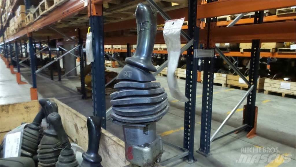 CAT 317B Ohjaamo ja sisusta