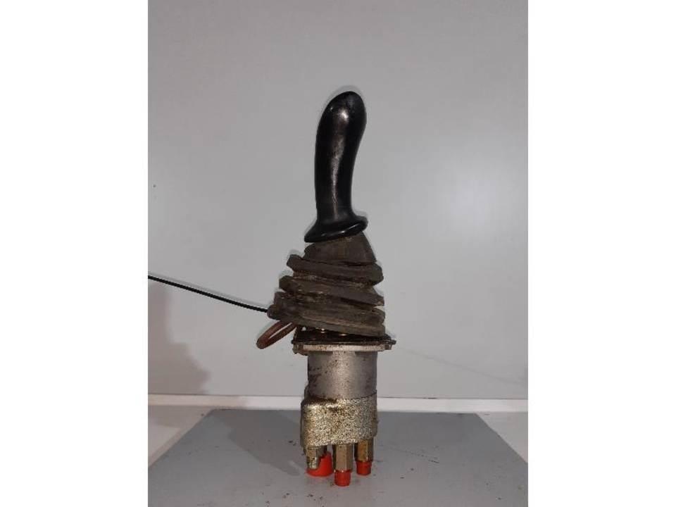 CAT 317B Ohjaamo ja sisusta