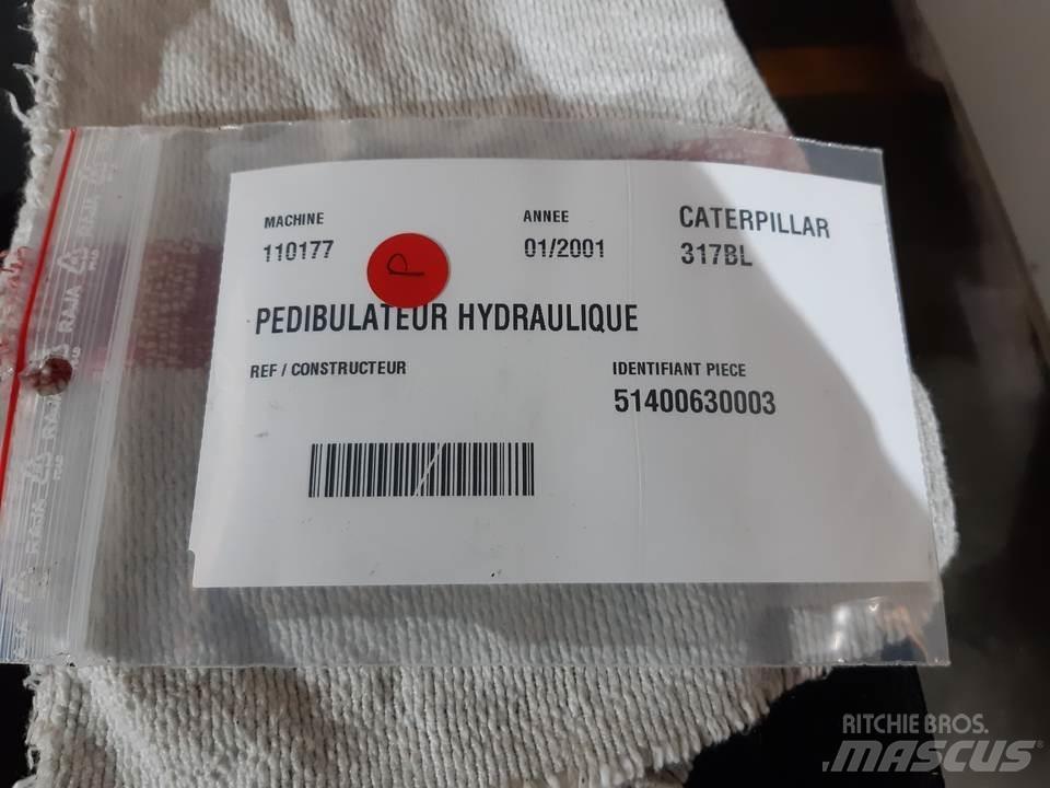 CAT 317BL Ohjaamo ja sisusta