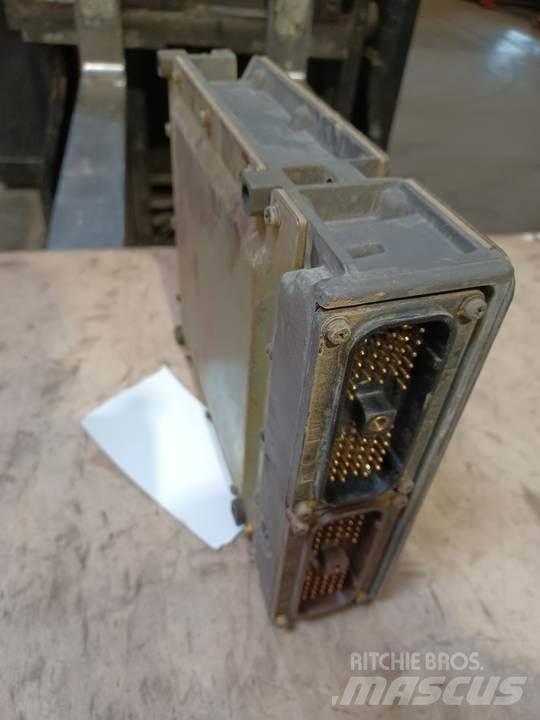 CAT 318C Ohjaamo ja sisusta