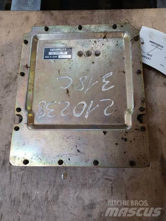 CAT 318C Ohjaamo ja sisusta