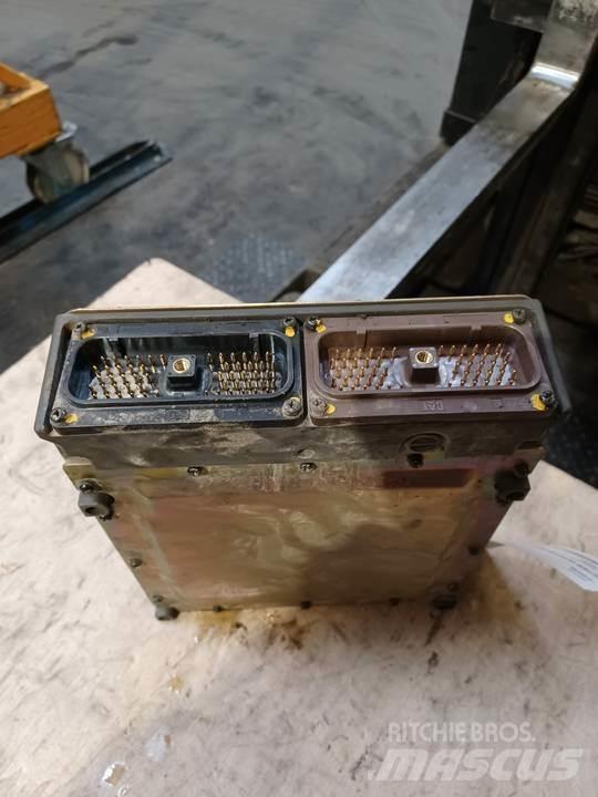 CAT 318C Ohjaamo ja sisusta