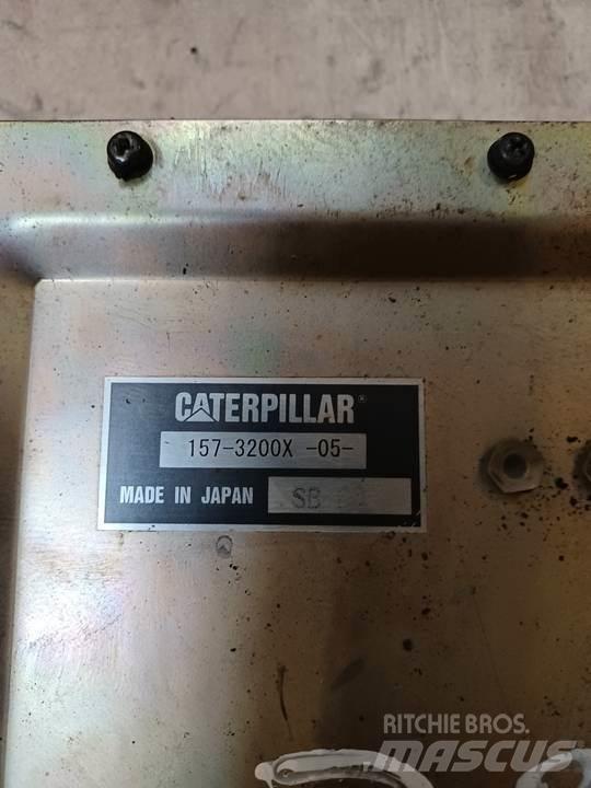 CAT 318C Ohjaamo ja sisusta