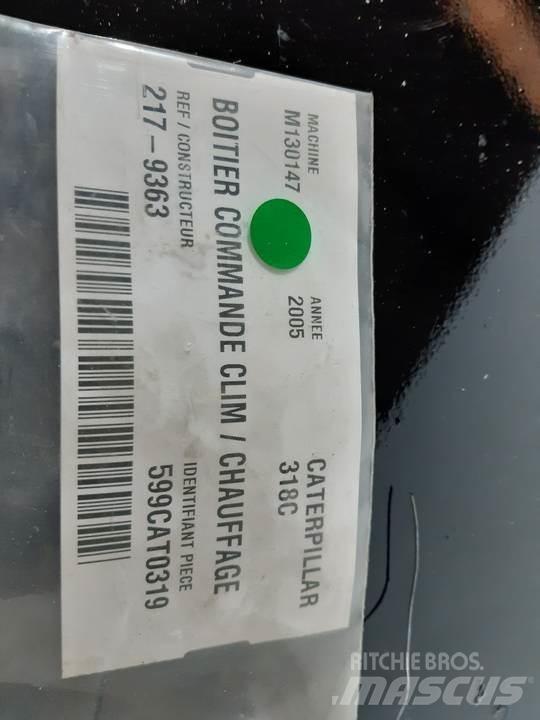 CAT 318C Ohjaamo ja sisusta