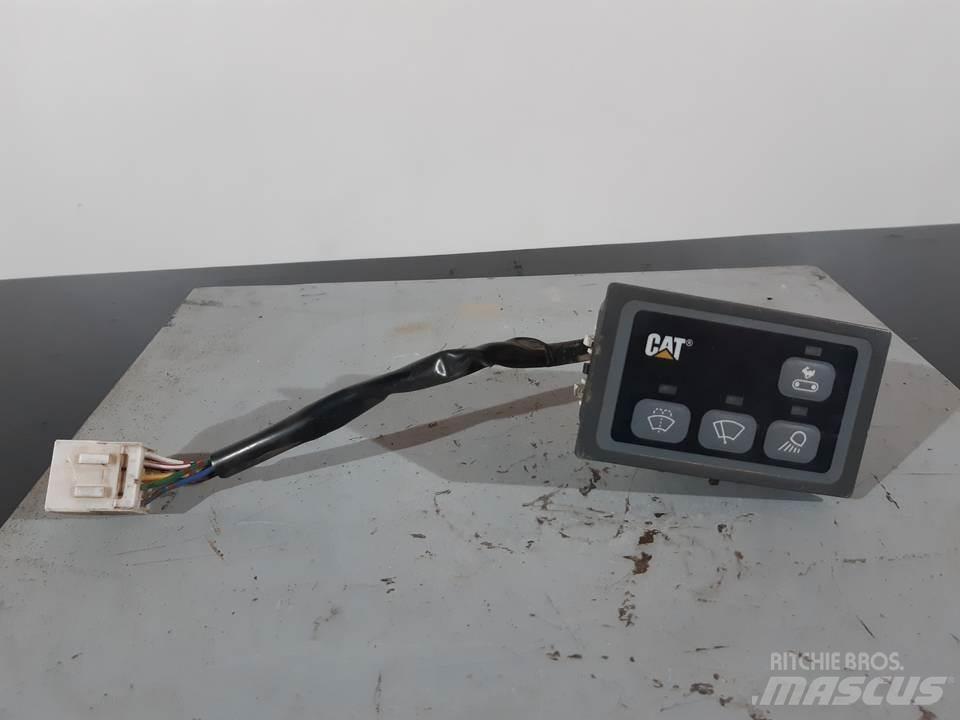 CAT 318C Ohjaamo ja sisusta
