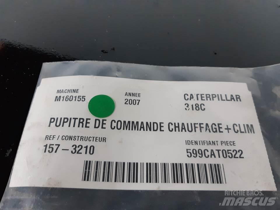 CAT 318C Ohjaamo ja sisusta