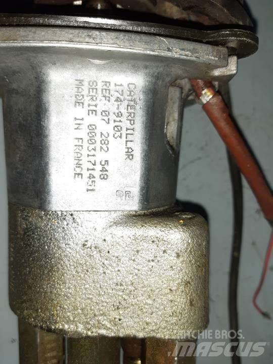 CAT 320B Ohjaamo ja sisusta
