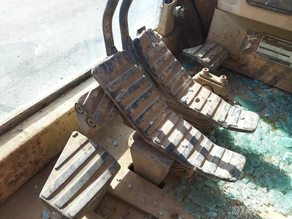 CAT 325LN Ohjaamo ja sisusta