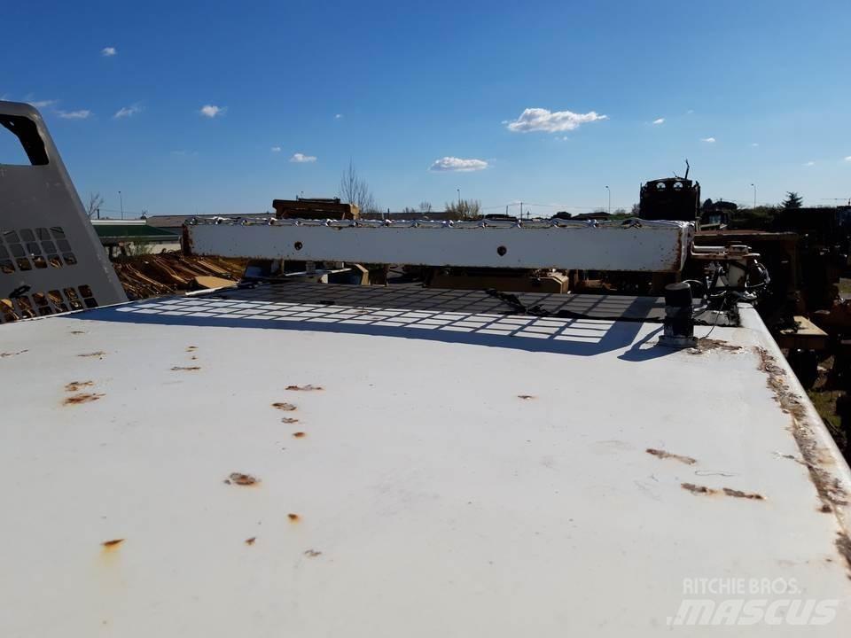 CAT 325LN Ohjaamo ja sisusta