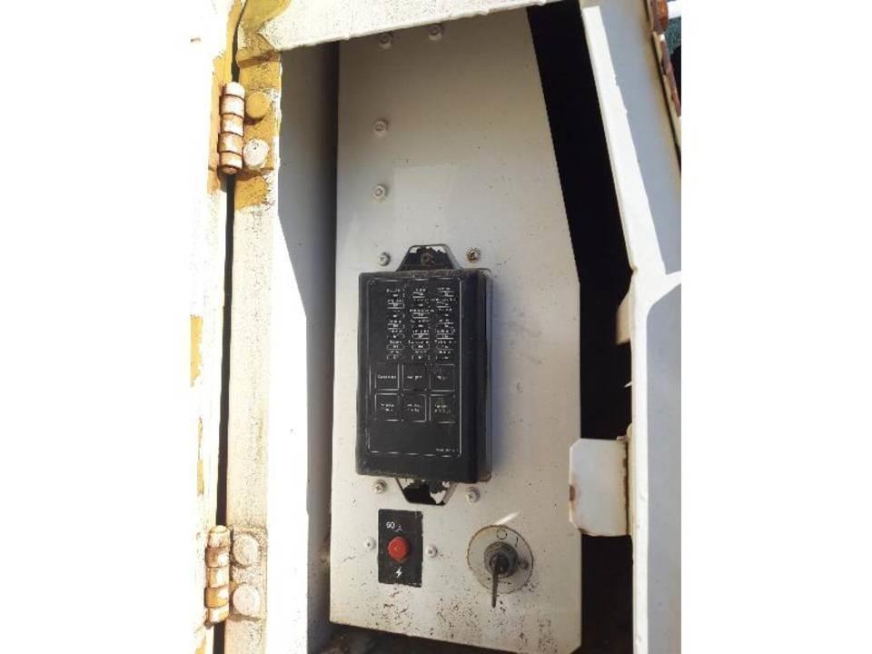 CAT 325LN Ohjaamo ja sisusta