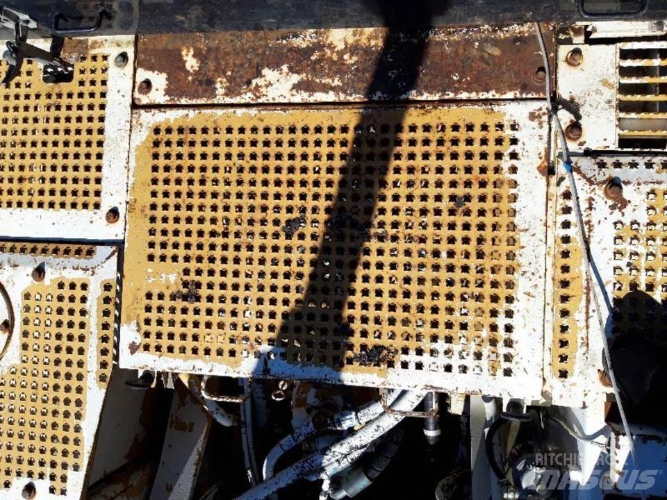 CAT 325LN Ohjaamo ja sisusta