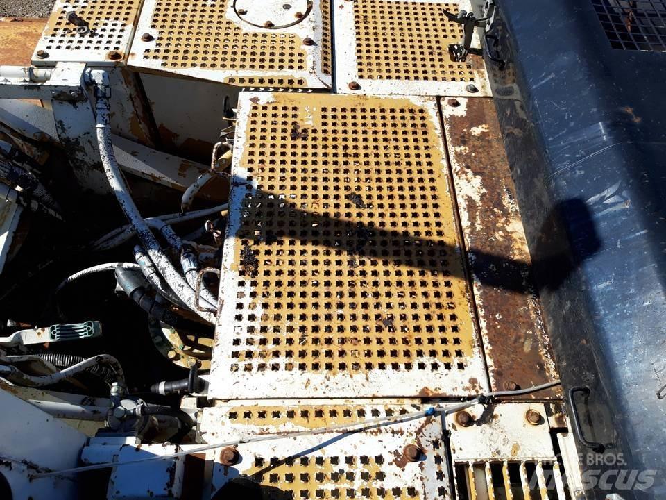 CAT 325LN Ohjaamo ja sisusta
